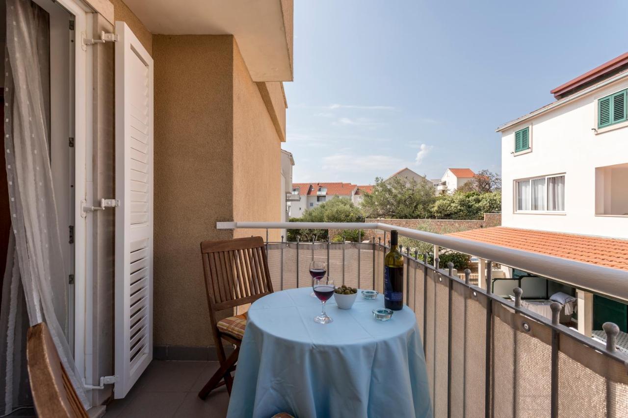5 Min From And Center Of Apartment